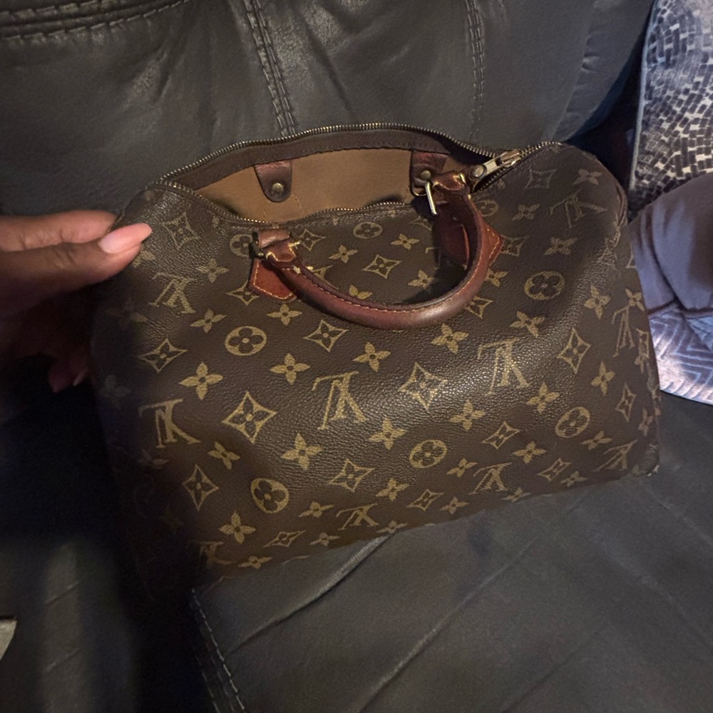 Louis Vuitton Speedy bag vintage
 💯 Authentic with original lock